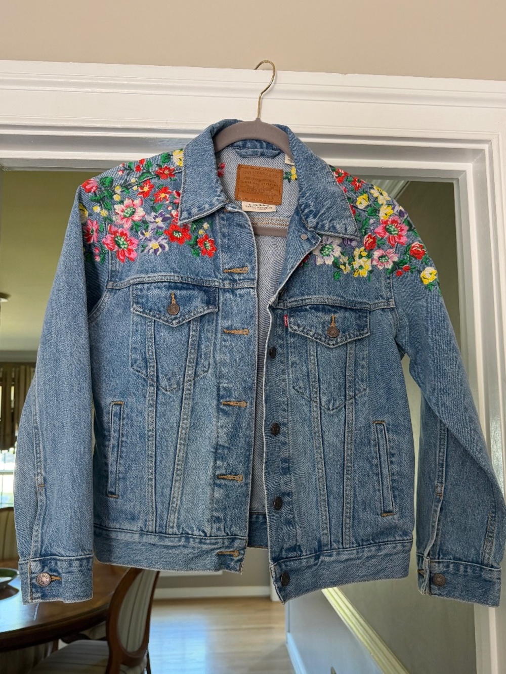 Amazing hand embroidered original Levi jacket size small